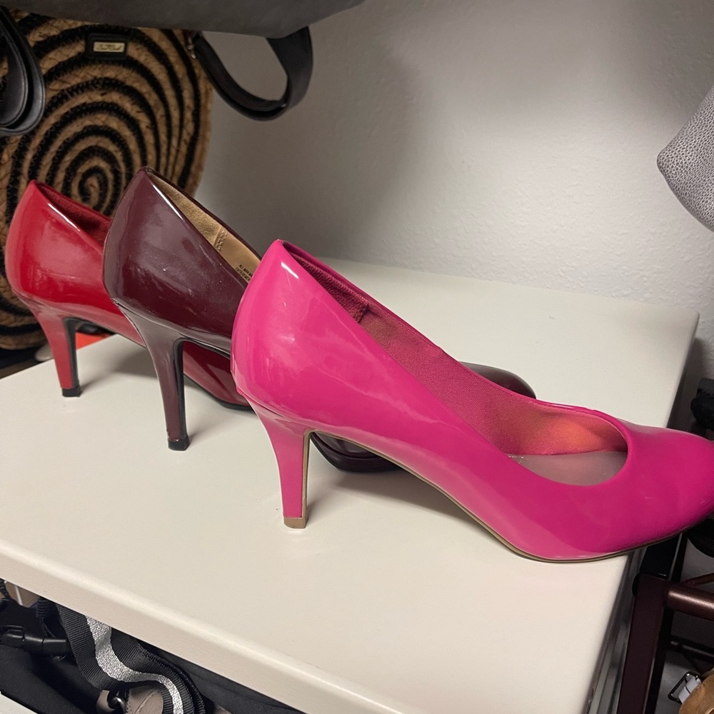 Comfort Plus 2” heels - very comfortable with the interior cushion. Size 7.5.